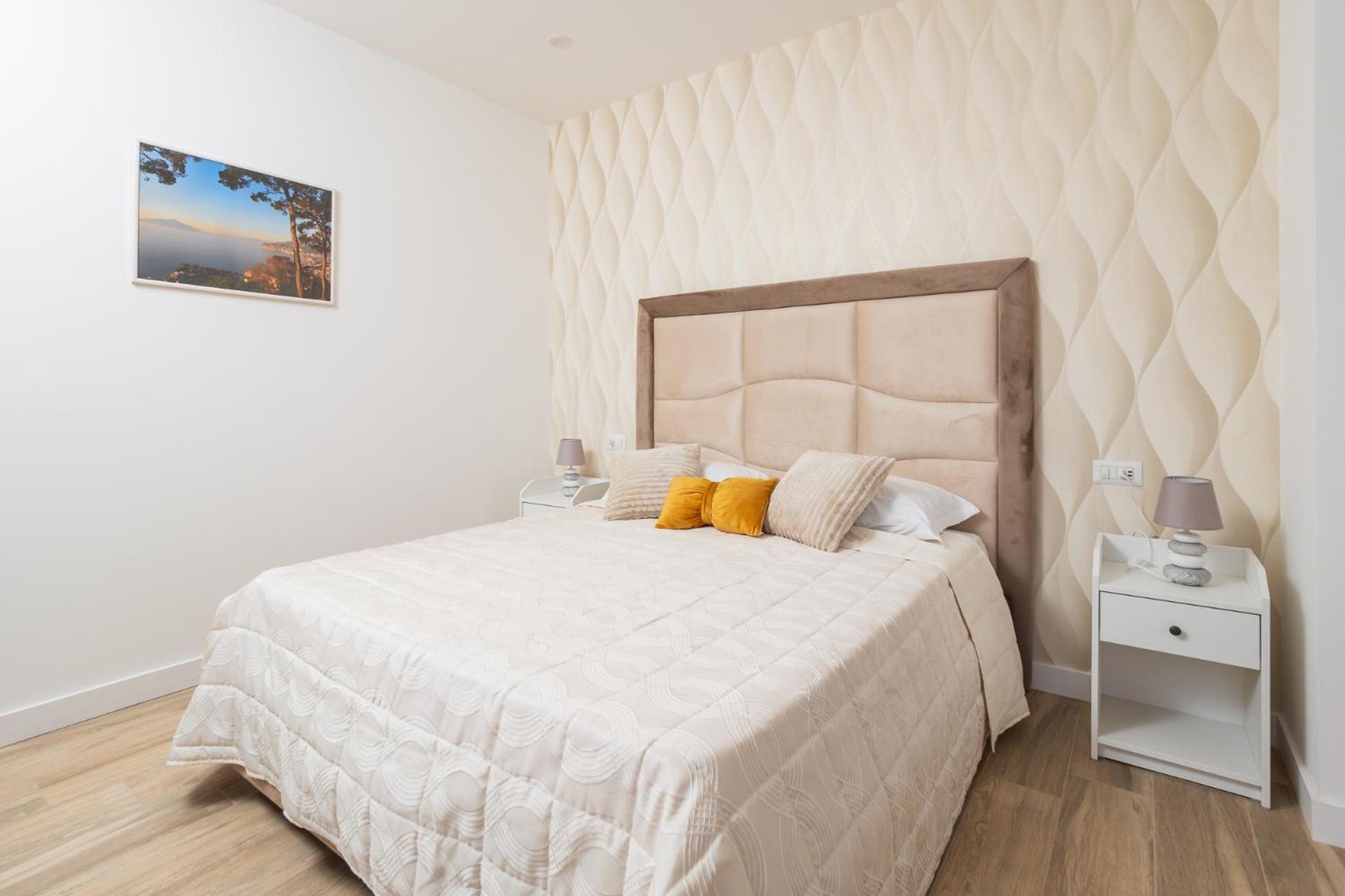 Nonno Angelo - 4 Bedrooms With Free Parking & Seaview Balcony Apartment Sorrento