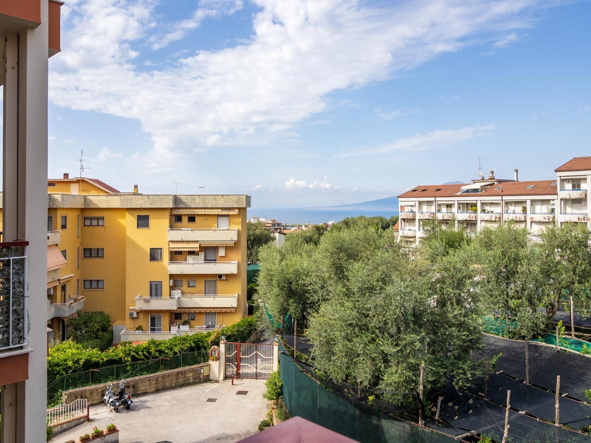 Apartment Nonno Angelo - 4 Bedrooms With Free Parking & Seaview Balcony Sorrento