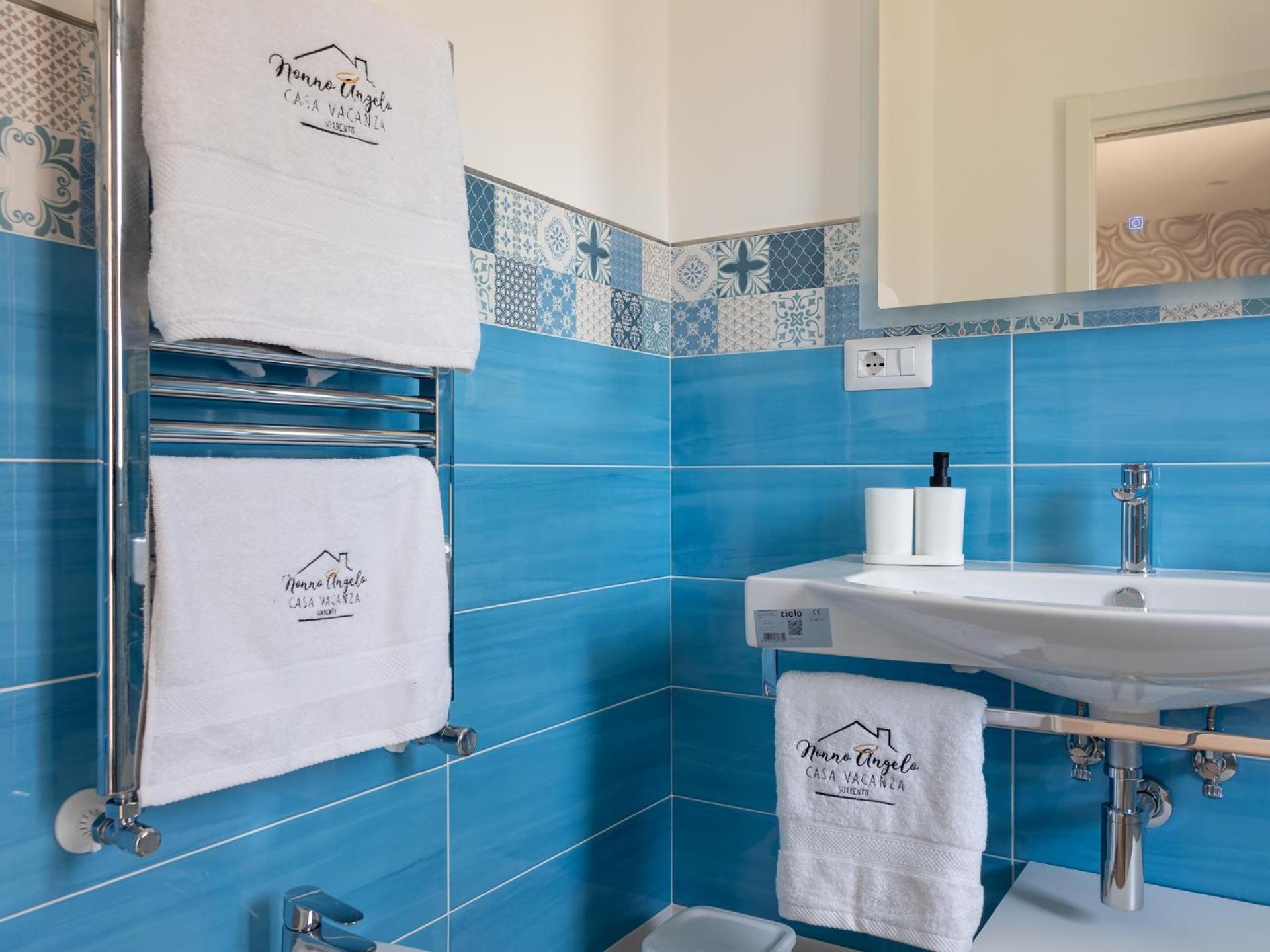 Appartement Nonno Angelo - 4 Bedrooms With Free Parking & Seaview Balcony